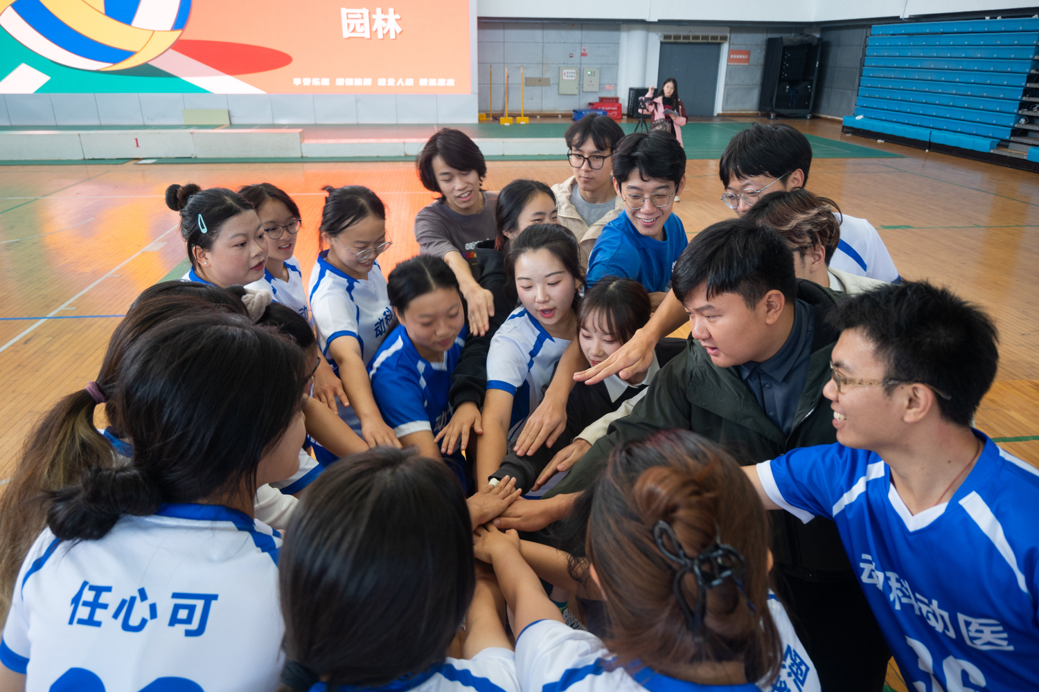 万博Manbetx官方网站、动物医学院赛前加油（学通社记者 张湛琦 摄）